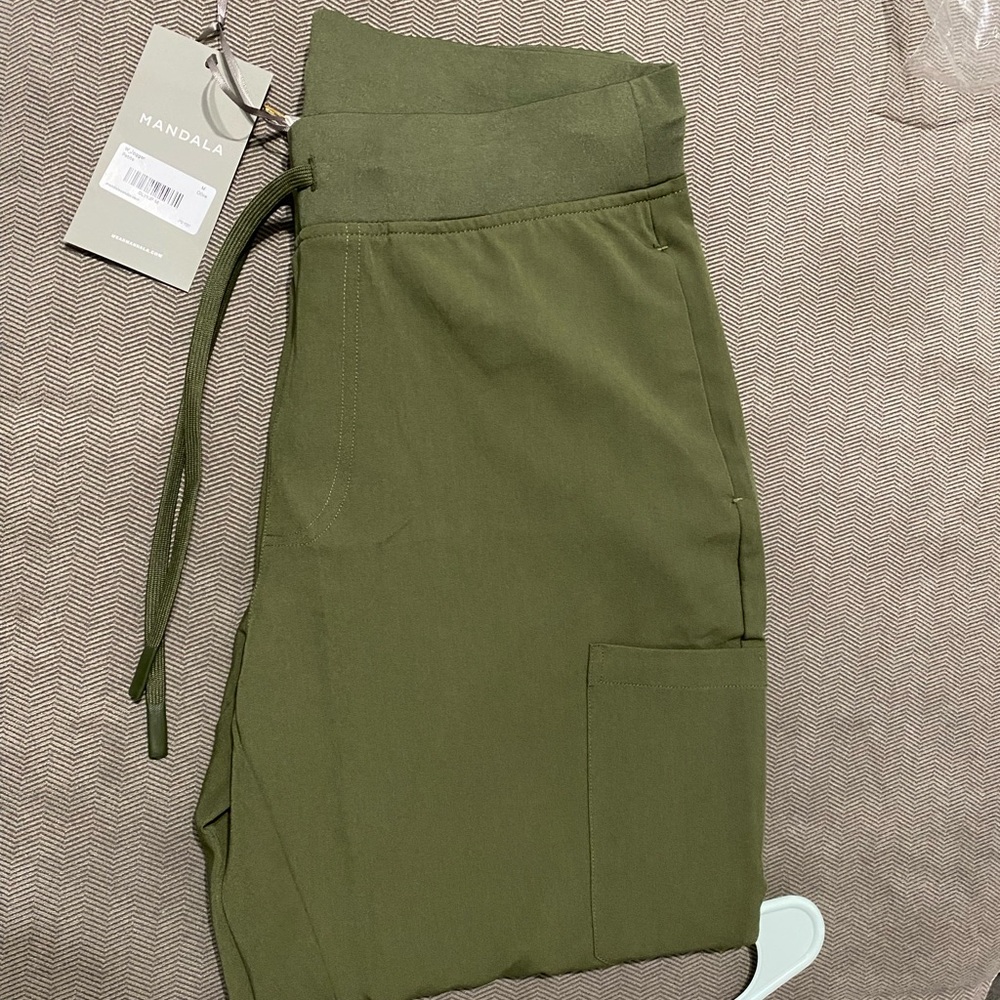 Mandala olive jogger scrub